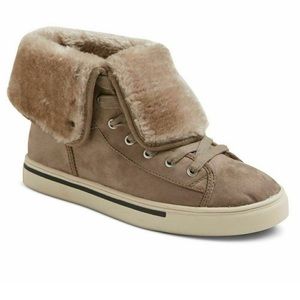 Women’s Mossimo Faux Fur Lined High-Low Sneaker